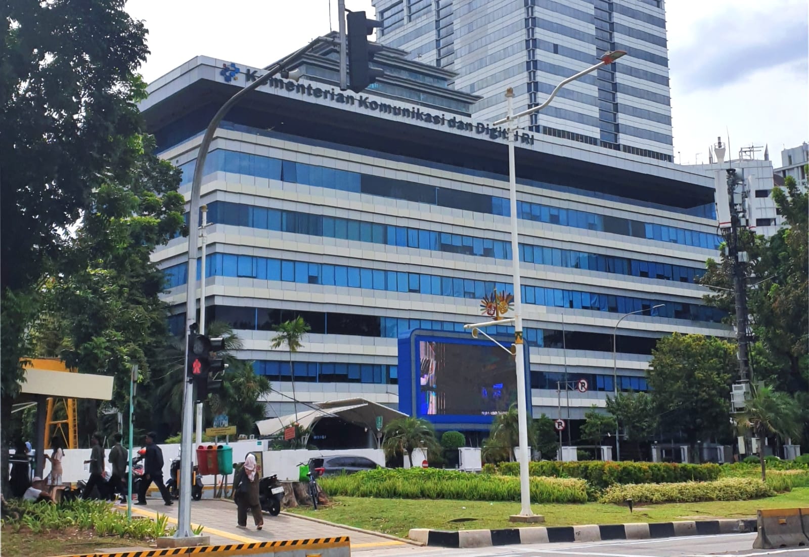 Gedung Kementerian Komdigi. Foto: Agus Siswanto/InfoPublik