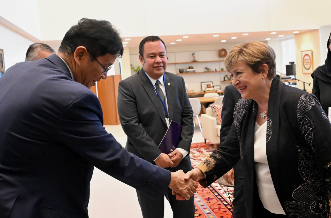 Menteri Keuangan Purbaya Yudhi Sadewa mengatakan bahwa lembaga internasional, seperti International Monetary Fund (IMF) dan Bank Dunia, serta investor global menilai positif arah kebijakan fiskal Indonesia di bawah pemerintahan Presiden Prabowo Subianto.