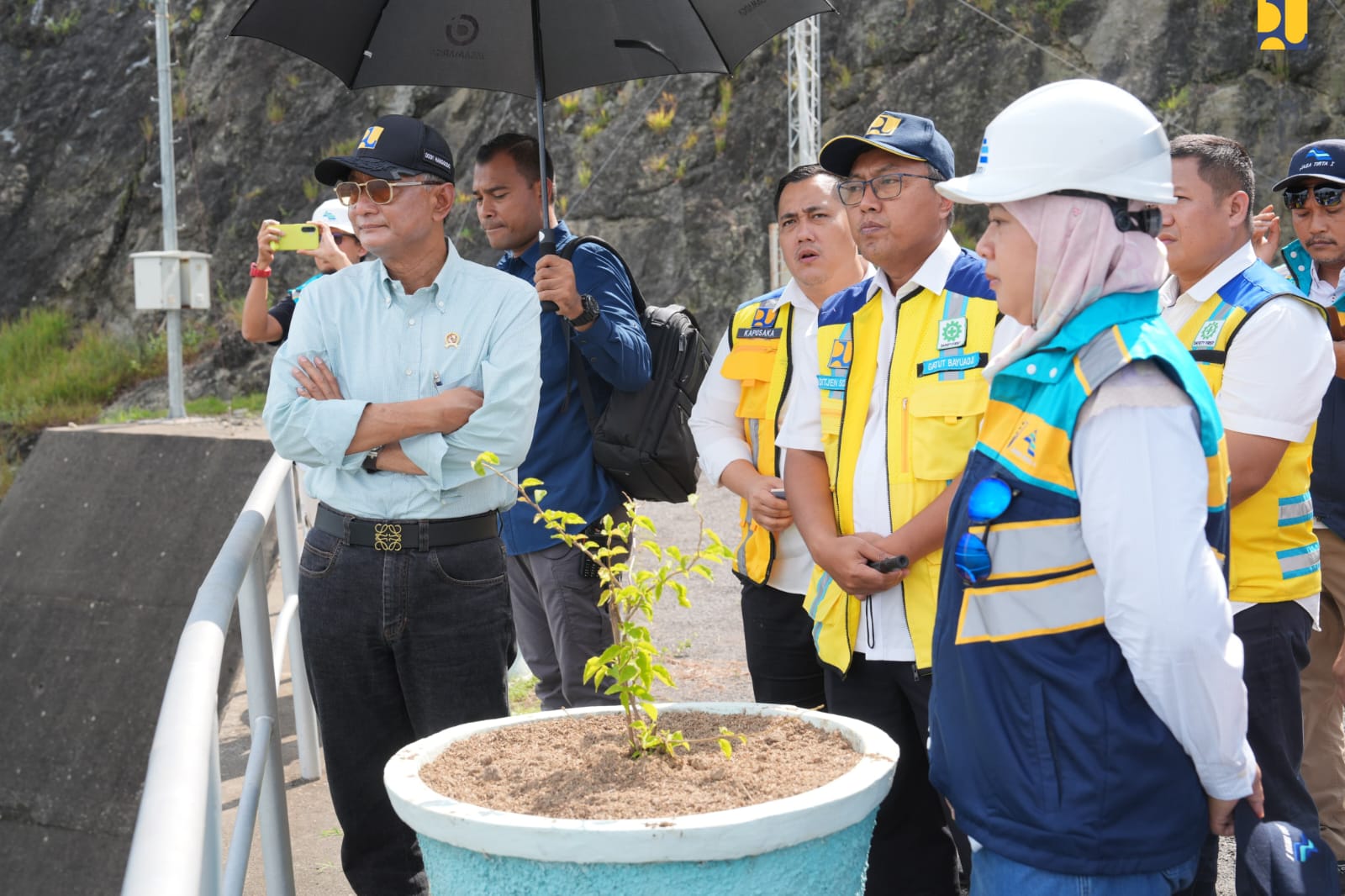 Jaringan irigasi Colo Barat dan Colo Timur.