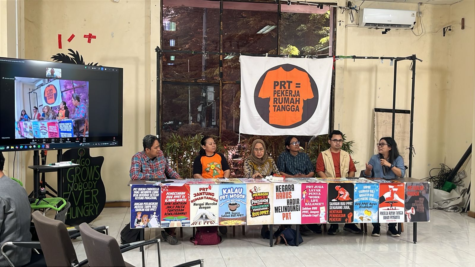 Koordinator Koalisi Sipil untuk UU PPRT, Eva Kusuma Sundari (tengah), saat memberikan keterangan pers di Jakarta, Selasa, 15 April 2026/ist