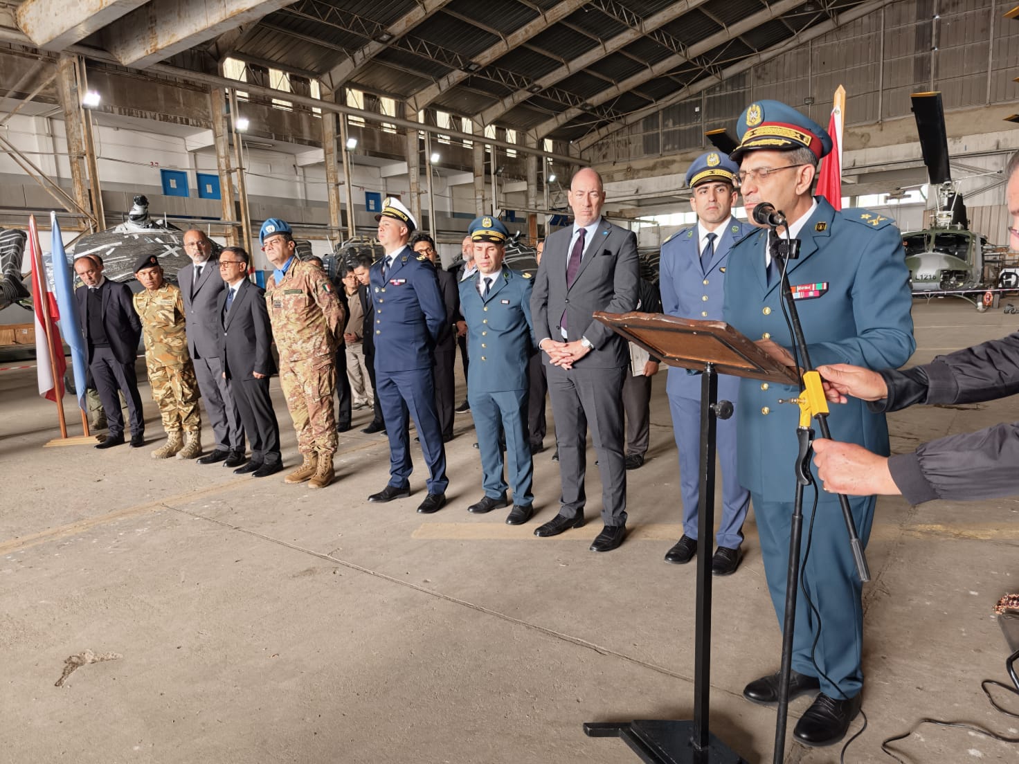 Upacara pelepasan dan penghormatan jenazah ketiga personel penjaga perdamaian Indonesia telah dilaksanakan di Bandara Internasional Rafic Hariri, Beirut, Lebanon pada Kamis (2/4).